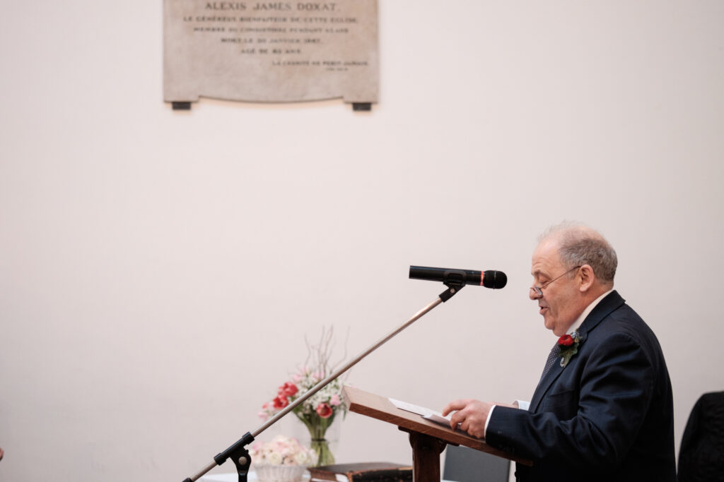 Guest speaking at ceremony by Sara wedding photographer ottawa