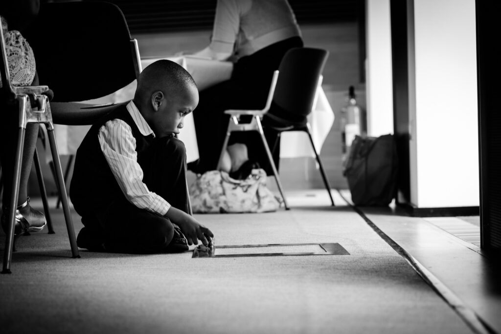 Child playing during ceremony by Ottawa Wedding Photographer Sara